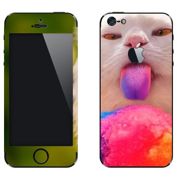 Виниловая наклейка «Кошка лижет разноцветное мороженое» на телефон Apple iPhone 5