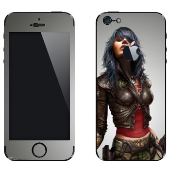 Виниловая наклейка «Девушка с мечом» на телефон Apple iPhone 5