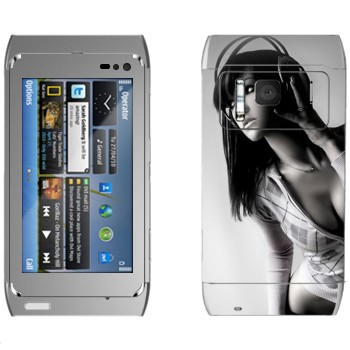   «   »   Nokia N8